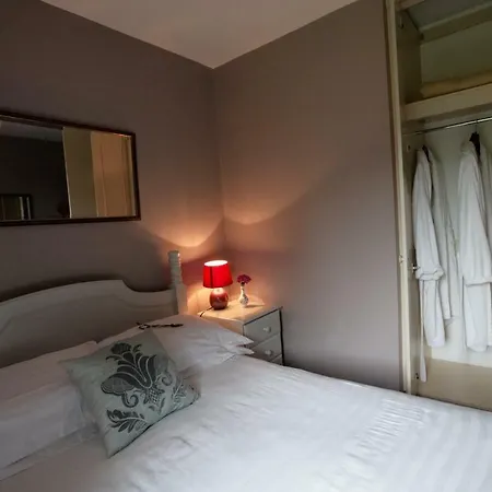 ベッド・アンド・ブレックファスト Abbey View 3*