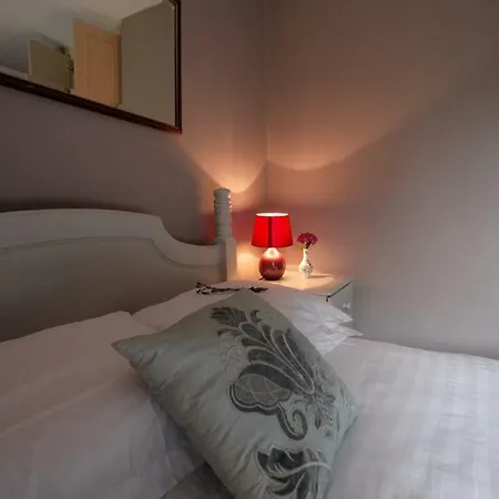 Abbey View Bed & Breakfast 3*